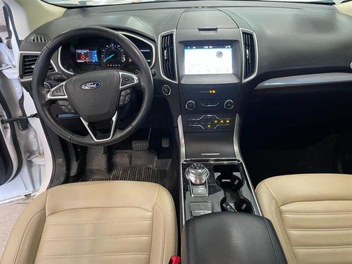 White Platinum Metallic Tri-Coat 2019 Ford Edge SEL
