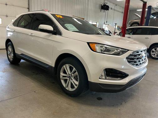 White Platinum Metallic Tri-Coat 2019 Ford Edge SEL
