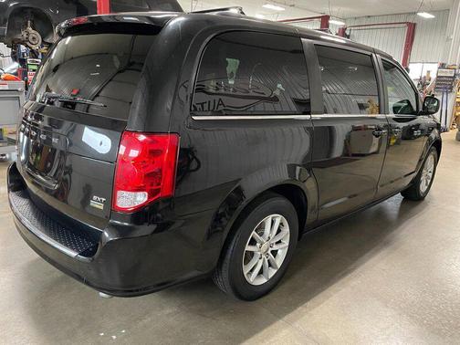 Black Onyx Crystal Pearlcoat 2019 Dodge Grand Caravan SXT