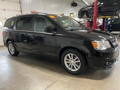 Black Onyx Crystal Pearlcoat 2019 Dodge Grand Caravan SXT