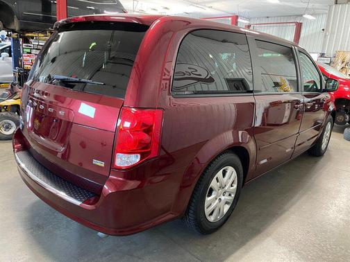 Octane Red Pearlcoat 2017 Dodge Grand Caravan SE