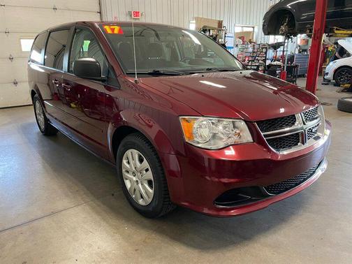 Octane Red Pearlcoat 2017 Dodge Grand Caravan SE