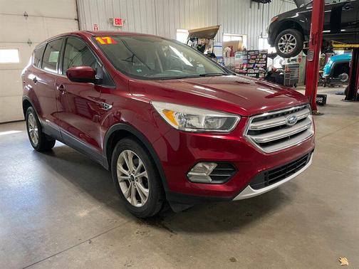 Ruby Red Metallic Tinted Clearcoat 2017 Ford Escape SE