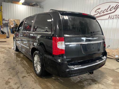 2015 Chrysler Town & Country Touring-L