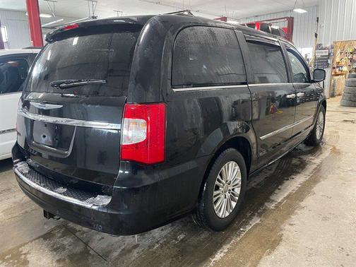 2015 Chrysler Town & Country Touring-L