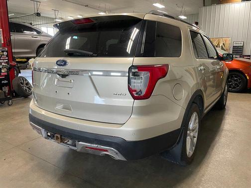 White Platinum Metallic Tri-Coat 2017 Ford Explorer Limited