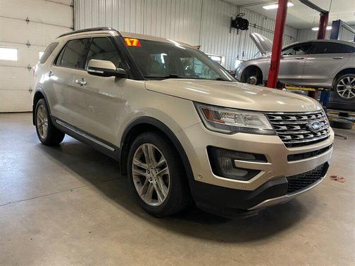 White Platinum Metallic Tri-Coat 2017 Ford Explorer Limited