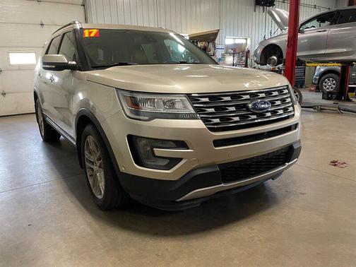 White Platinum Metallic Tri-Coat 2017 Ford Explorer Limited