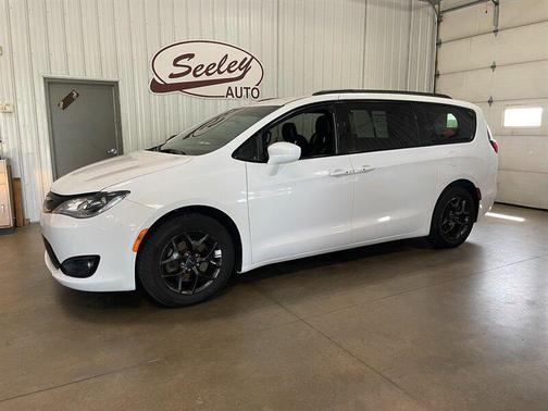 Bright White Clearcoat 2018 Chrysler Pacifica Touring-L Plus