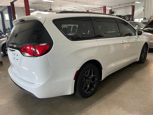 Bright White Clearcoat 2018 Chrysler Pacifica Touring-L Plus
