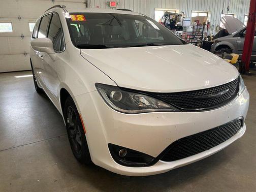 Bright White Clearcoat 2018 Chrysler Pacifica Touring-L Plus