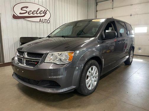 Granite Pearlcoat 2017 Dodge Grand Caravan SE