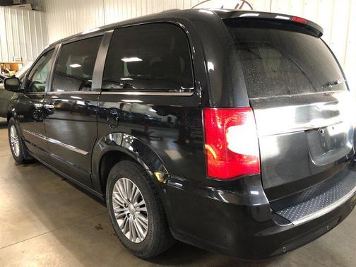 2016 Chrysler Town & Country Touring-L