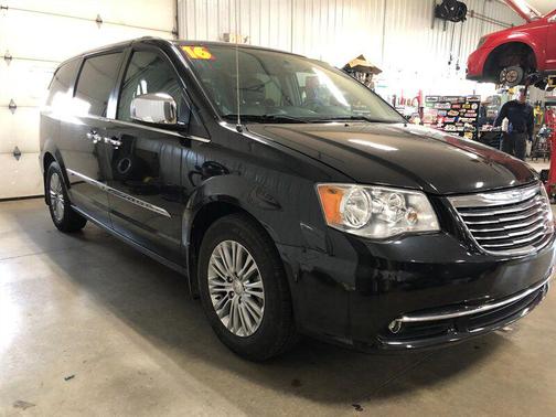 2016 Chrysler Town & Country Touring-L