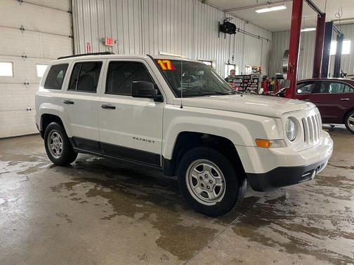 Bright White Clearcoat 2017 Jeep Patriot Sport
