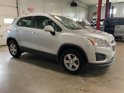 Silver Ice Metallic 2016 Chevrolet Trax LS