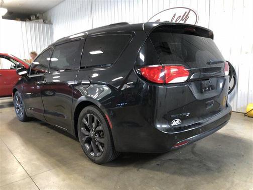 2018 Chrysler Pacifica Touring-L Plus