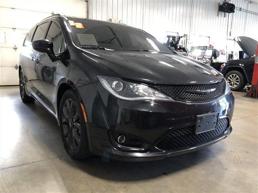2018 Chrysler Pacifica Touring-L Plus