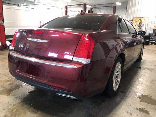 2017 Chrysler 300 Limited