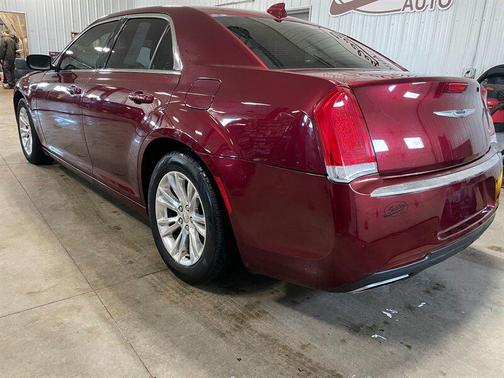 2017 Chrysler 300 Limited