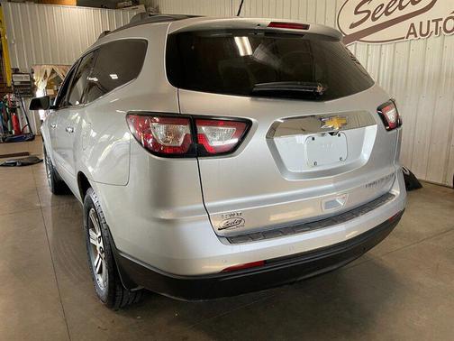 Silver Ice Metallic 2015 Chevrolet Traverse 2LT