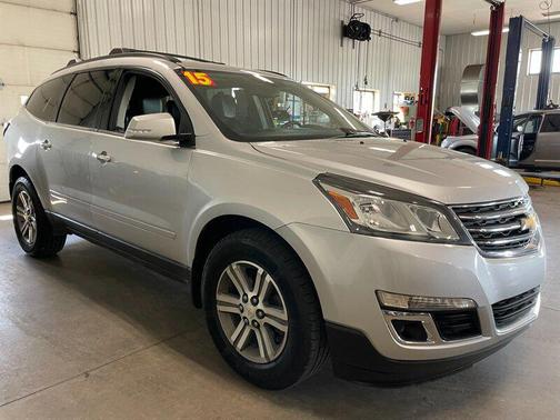 Silver Ice Metallic 2015 Chevrolet Traverse 2LT