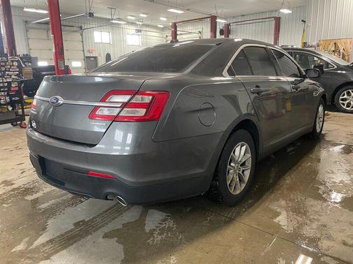2015 Ford Taurus SE
