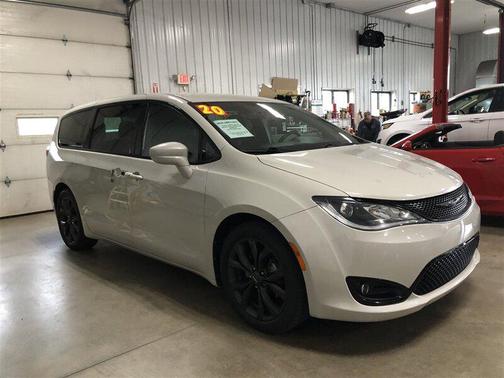 2020 Chrysler Pacifica Touring