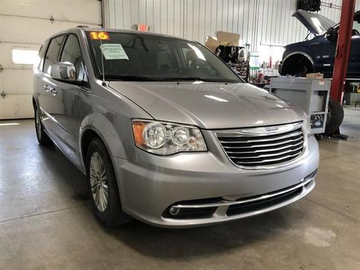2016 Chrysler Town & Country Touring-L
