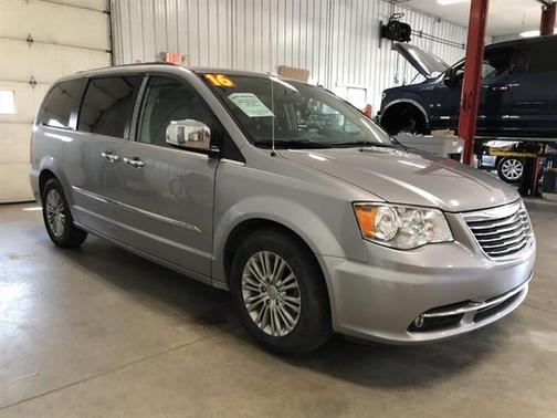 2016 Chrysler Town & Country Touring-L