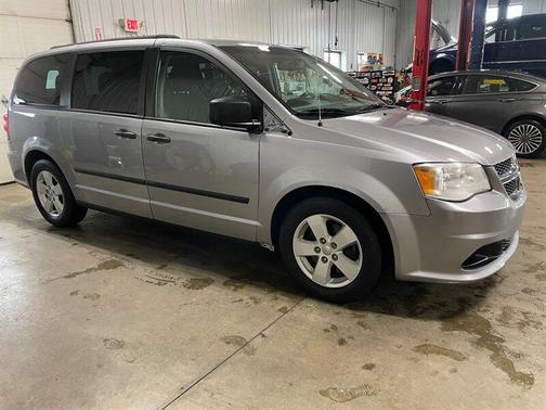 Billet Silver Metallic Clearcoat 2014 Dodge Grand Caravan AVP/SE