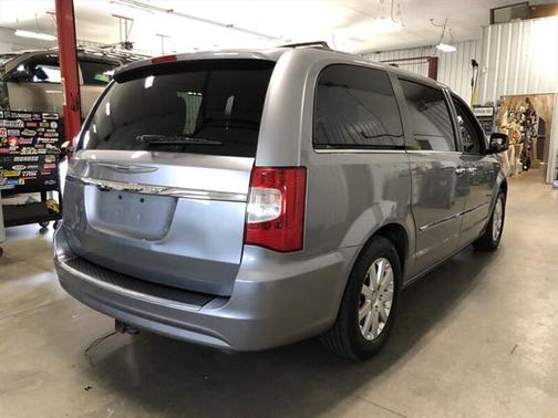2016 Chrysler Town & Country Touring-L
