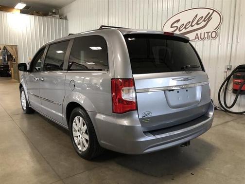 2016 Chrysler Town & Country Touring-L
