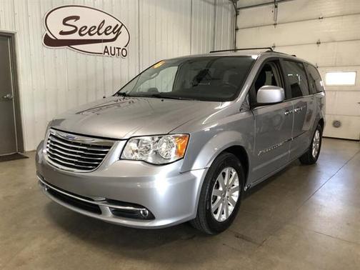 2016 Chrysler Town & Country Touring-L