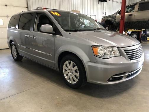 2016 Chrysler Town & Country Touring-L