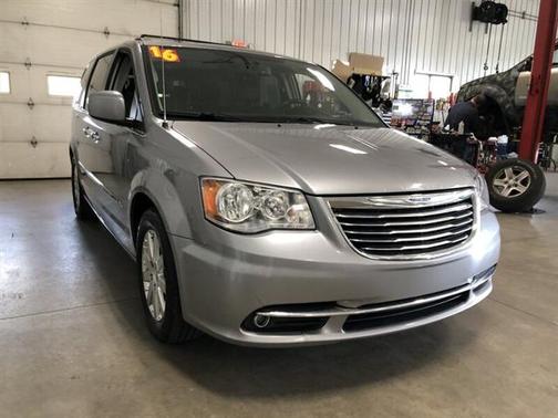 2016 Chrysler Town & Country Touring-L