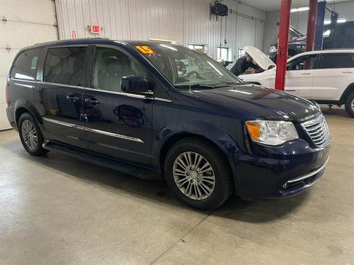 2015 Chrysler Town & Country Touring-L