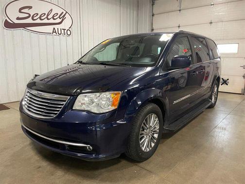 2015 Chrysler Town & Country Touring-L