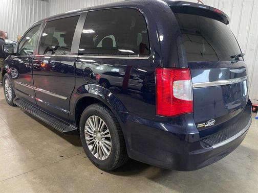 2015 Chrysler Town & Country Touring-L