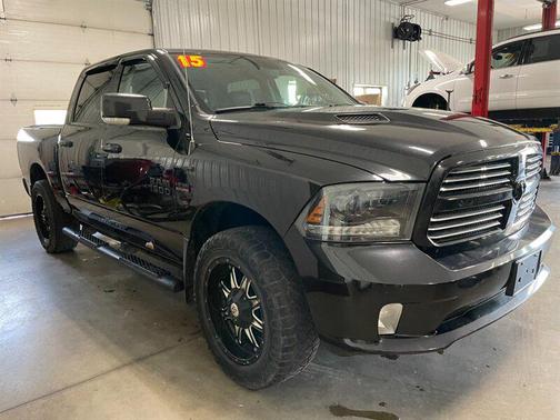 Brilliant Black Crystal Pearl Coat 2015 RAM 1500 Sport