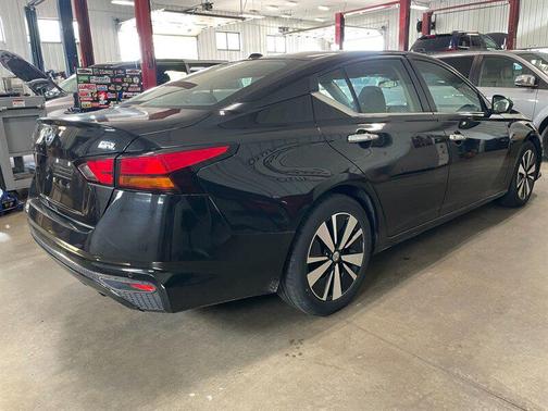 Super Black 2021 Nissan Altima 2.5 SV