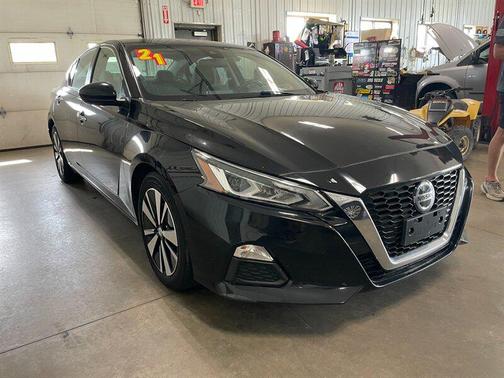 Super Black 2021 Nissan Altima 2.5 SV