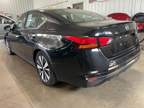 Super Black 2021 Nissan Altima 2.5 SV