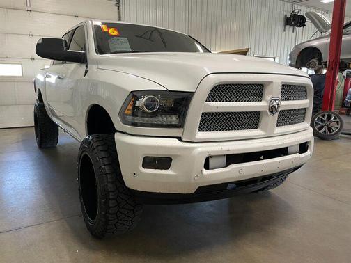 Bright White Clearcoat 2016 RAM 1500 Laramie