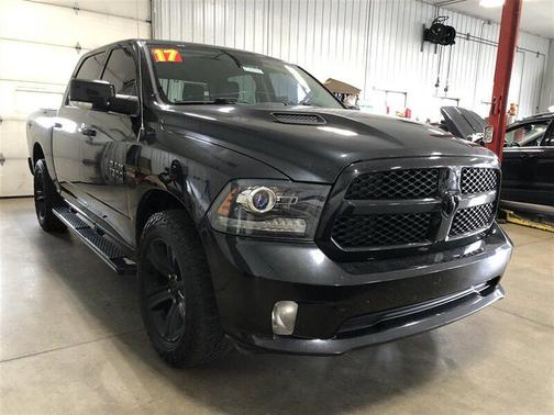 2017 RAM 1500 Night Crew Cab 4x4 5'7' Box