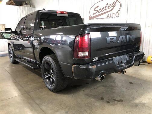 2017 RAM 1500 Night Crew Cab 4x4 5'7' Box
