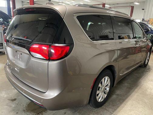 2018 Chrysler Pacifica Touring-L