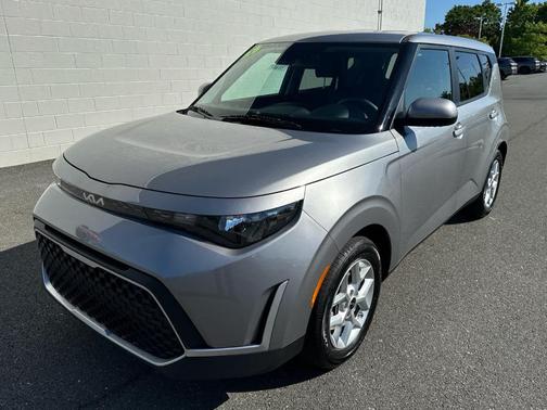 Gravity Gray 2025 Kia Soul LX