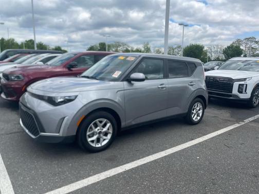Gravity Gray 2025 Kia Soul LX