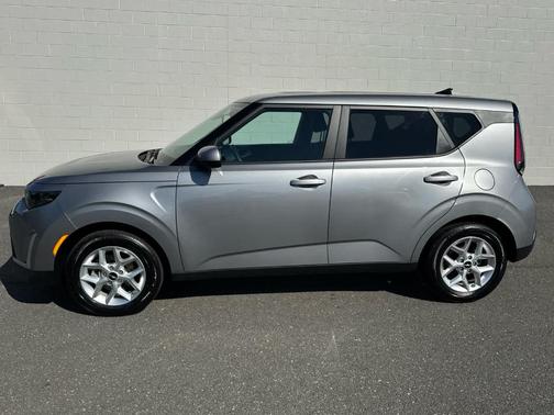 Gravity Gray 2025 Kia Soul LX